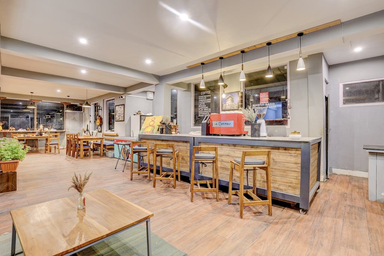 Oven Xpress cafe and dining room
