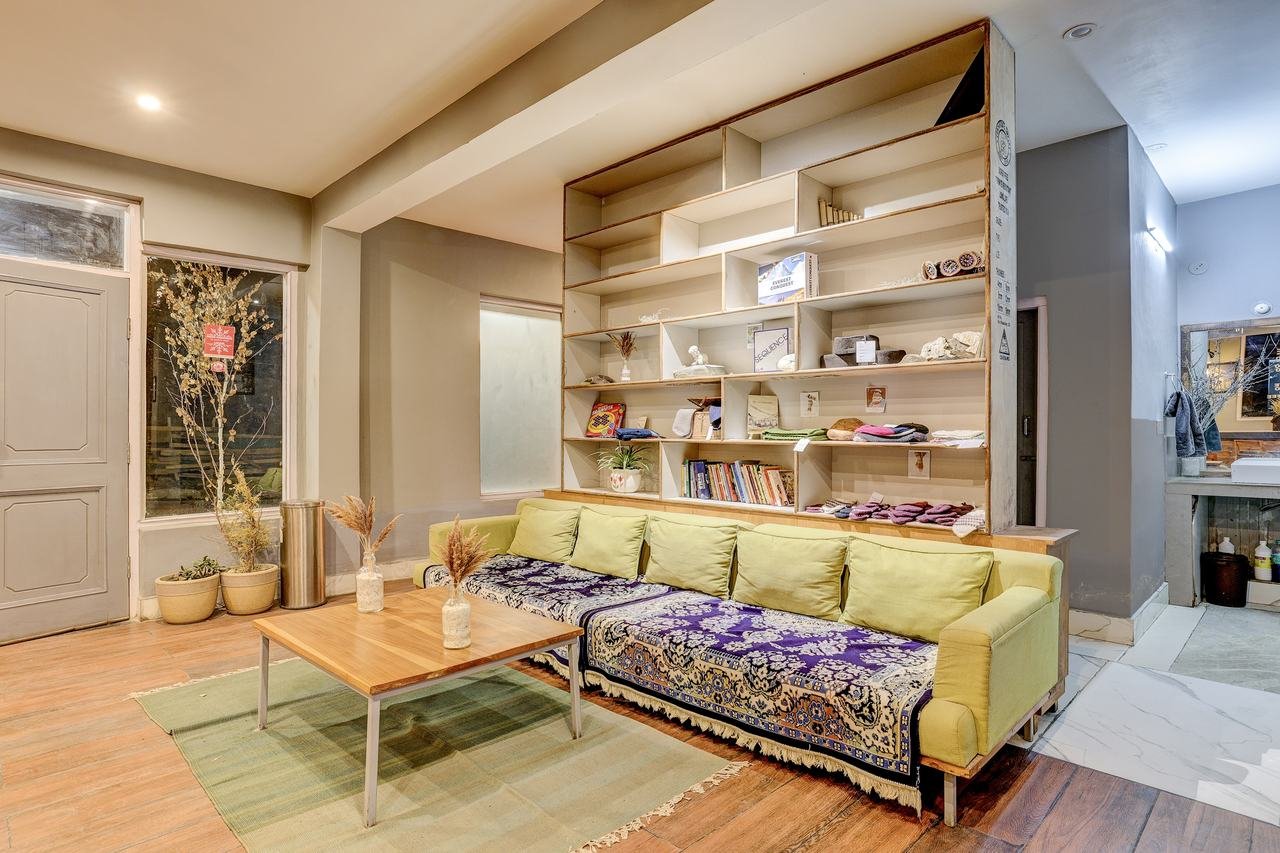 Common lounge and reading corner at Utpala House
