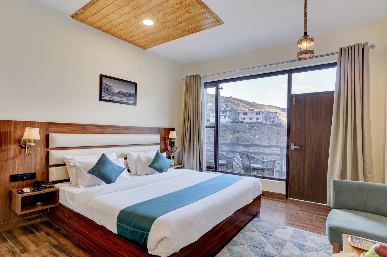 Deluxe Room With Balcony bedroom