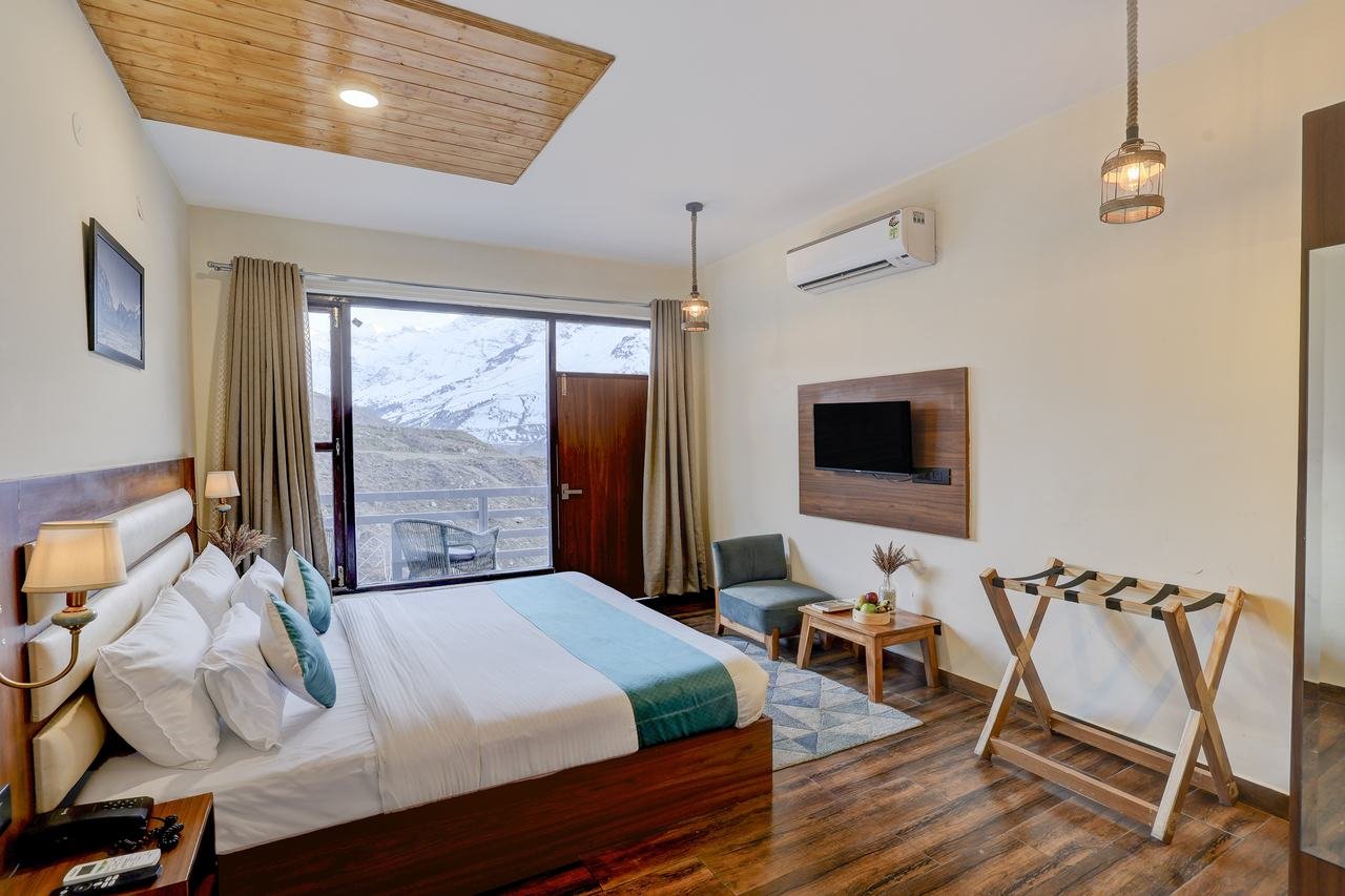 Deluxe Room With Balcony photo 2